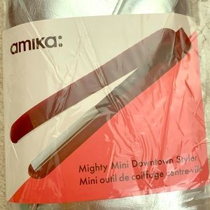 Amika mighty mini hair straightener